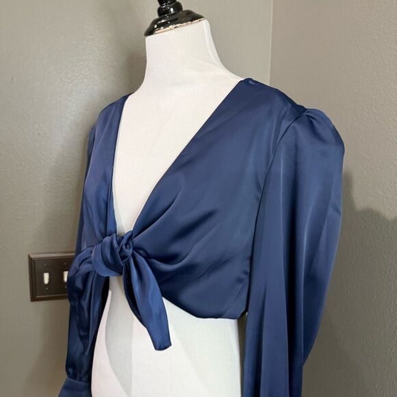 WAYF Blur Satin Wrap Crop Top Long Sleeve NWT - Picture 10 of 12